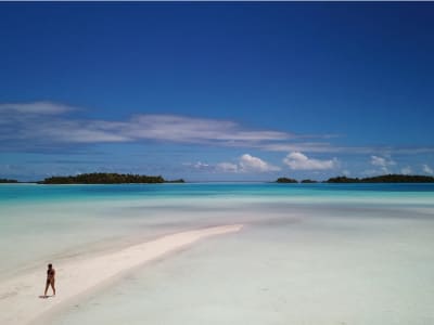 Entdeckung der Blauen Lagune von Rangiroa während einer Bootsfahrt