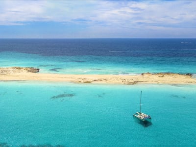 Privates Segeln auf einem umweltfreundlichen Katamaran ab San Antonio, Ibiza