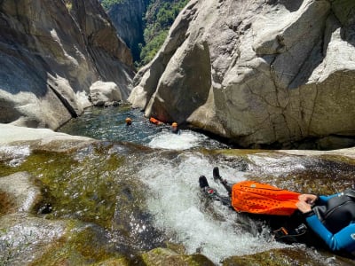 Abstieg der Rookie-Schlucht bei Vallon-Pont-d'Arc in der Ardèche