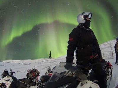 Jagd auf die Nordlichter mit dem Schneemobil mit Abholung in der Umgebung von Rovaniemi