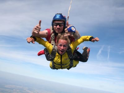 Saut en parachute tandem à 4000m à Mons, près de Bruxelles