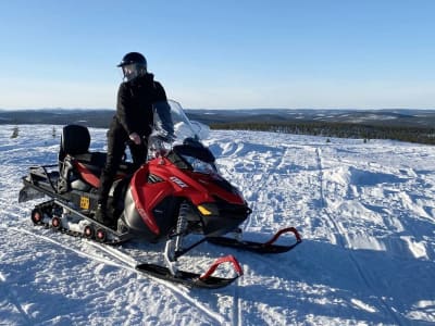 Safari en moto de nieve cerca del Parque Nacional Urho Kekkonen desde Saariselkä