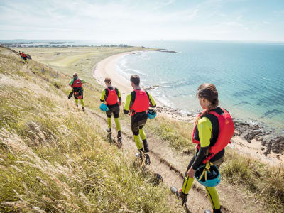 Coasteering-Abenteuer in der Shell Bay bei Edinburgh