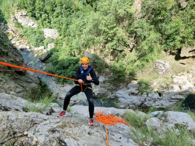 Canyoning avancé dans la rivière Cetina près d'Omiš