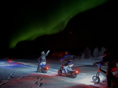 Nordlichtjagd auf einem Snow Scooter von Rovaniemi aus