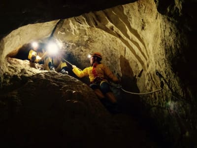 Espeleología en la cueva de Cordier en Salavas, Ardèche