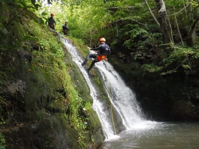 Canyoning-Ausflug im Fluss Sebrando, Kantabrien