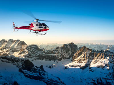 Vol en hélicoptère au Jungfraujoch avec atterrissage sur le glacier, au départ d'Interlaken