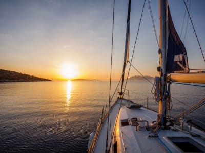 Segeltörn bei Sonnenuntergang in der Lagune von Balos, Kreta