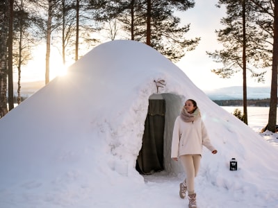 Nuit dans un igloo de neige à Pyhäjärvi