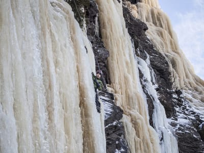 Discover ice climbing in Rivière-du-Loup, Quebec