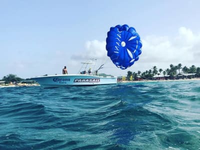 Parasailing in der Orient Bay, Saint Martin