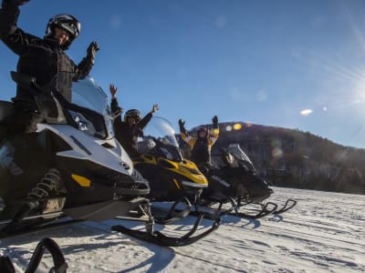 Randonnée guidée en motoneige sur le lac Morency près de Montréal