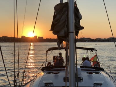 Excursion en bateau au coucher du soleil depuis le port de Valencia