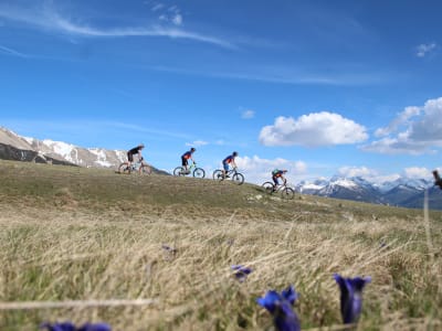 Paseo en bicicleta de montaña con asistencia eléctrica en Serre Chevalier y Briançon