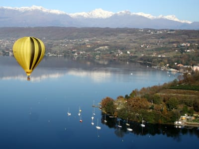 Heißluftballonfahrt über das Schloss Masino, in der Nähe von Turin