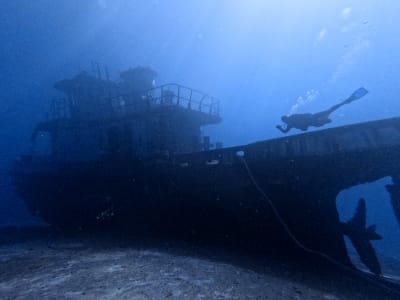 Abenteuertauchgänge für zertifizierte Taucher in der Soufa-Bucht von Almyrida, in der Nähe von Chania