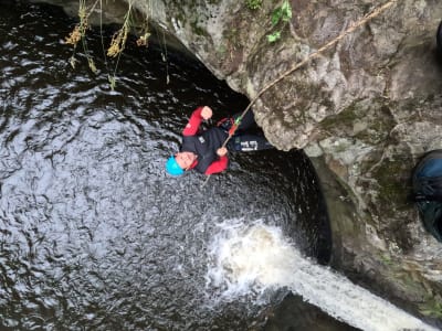 Descubrimiento del barranquismo en el río Arcueil, en Auvernia, cerca de Clermont-Ferrand