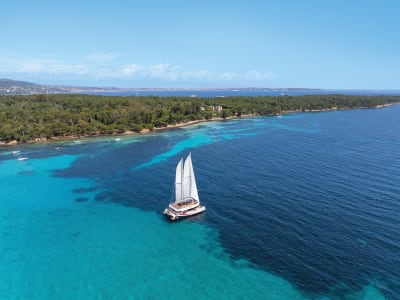 Catamaran Cruise to the Bay of Villefranche-sur-Mer from Nice