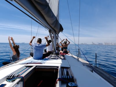 Experiencia de yoga y vela en Barcelona
