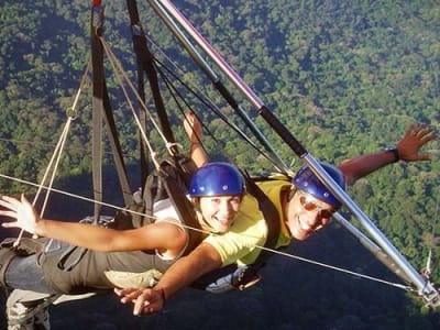 Tandemflug im Drachenfliegen in der Serra da Arrábida, in der Nähe von Lissabon