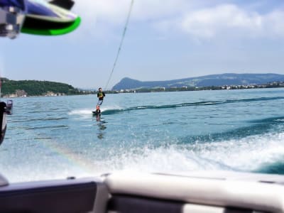 Cours de perfectionnement en wakeboard et wakesurf sur le lac d'Annecy