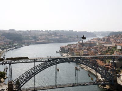 Geführte Tour, Bootsfahrt auf dem Douro und Hubschrauberflug über Porto