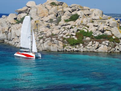 Katamaran-Kreuzfahrt im Naturschutzgebiet Bonifacio, Abfahrt von Piantarella