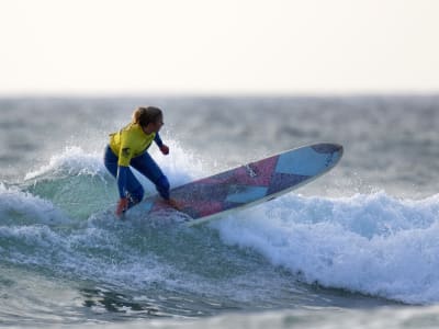 Coaching surf longboard à Fistral beach, Cornouailles