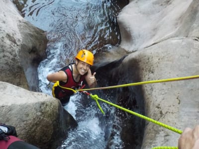 Excursión de barranquismo en el Gorgo de la Escalera, cerca de Valencia