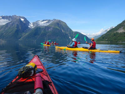 Excursion en kayak de mer dans le Hjørundfjorden au départ de Øye