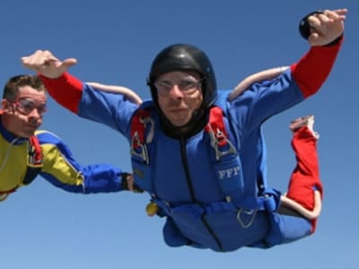 AFF skydiving course in Péronne, near Paris