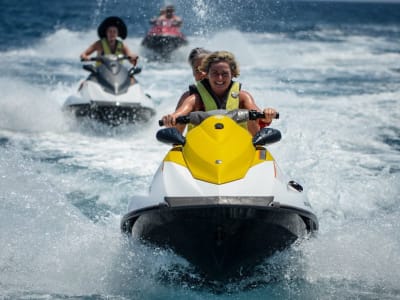 Jet-Ski-Safari entlang der Südküste von Santorin ab Saint George's Beach