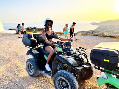 Découverte du quad et déjeuner au départ de Perivolos à Santorin