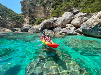 Excursion en kayak et plongée en apnée dans les grottes de Javea, au départ de Granadella