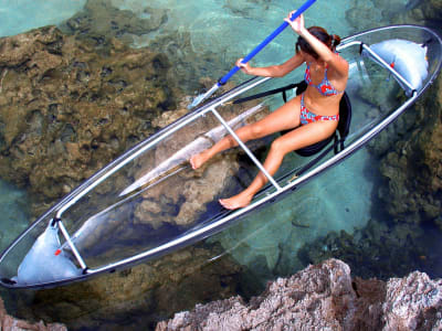 Kayak de mar transparente en la laguna de Saint-Gilles, Reunión