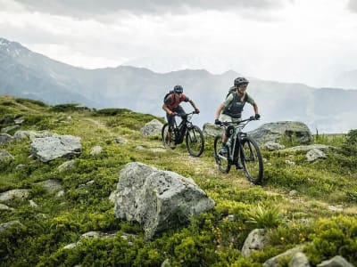 VTT eléctrique à Chamonix avec dégustation de produits locaux de Haute-Savoie