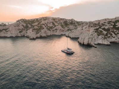 Sunset Catamaran Cruise to the Frioul Archipelago from Marseille with Dinner