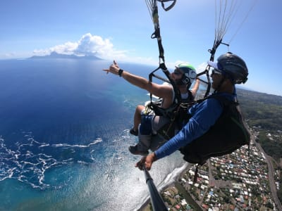 Tandem-Gleitschirmflug in Tahiti