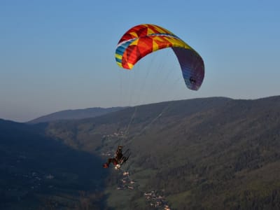 Stage d’initiation au vol en paramoteur au-dessus du lac du Bourget, près d’Aix-les-Bains