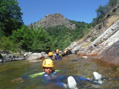 Randonnée aquatique dans les gorges de la Dourbie près de Millau