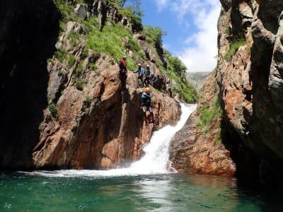 Descenso de barrancos en el cañón de Artigue desde Vicdessos, Ariège