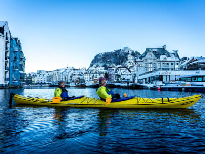 Experiencia invernal en kayak y sauna en Alesund