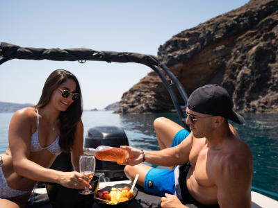 Croisière classique d'une demi-journée en bateau à moteur à Santorin depuis Oia