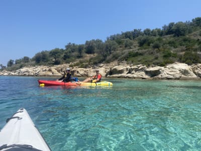 Excursion d'une journée en kayak de mer avec guide en Chalcidique