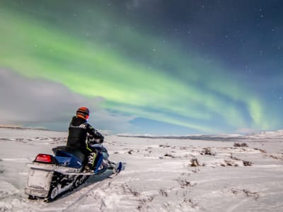Aurora Boreal en Moto de nieve por Mývatn
