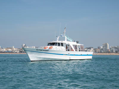 Balade en bateau au Phare des Barges depuis les Sables-d’Olonne, Vendée