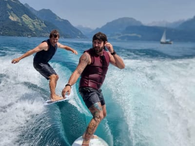 Sesión de wakesurf en el lago de Lucerna