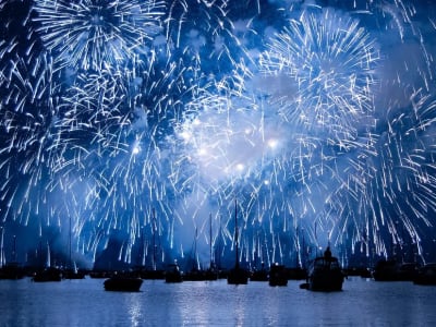 Crucero en catamarán con fuegos artificiales desde Hyères