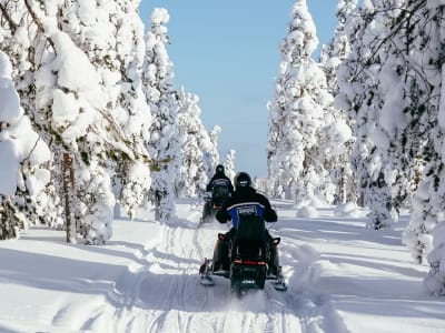 1-stündiges Schneemobil-Abenteuer von Levi aus